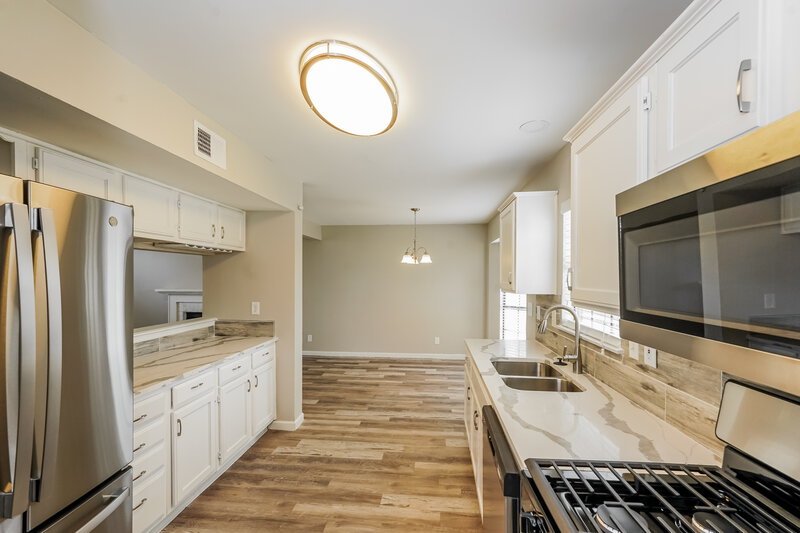 2,240/Mo, 232 Sunset Dr Glenn Heights, TX 75154 Kitchen View 3