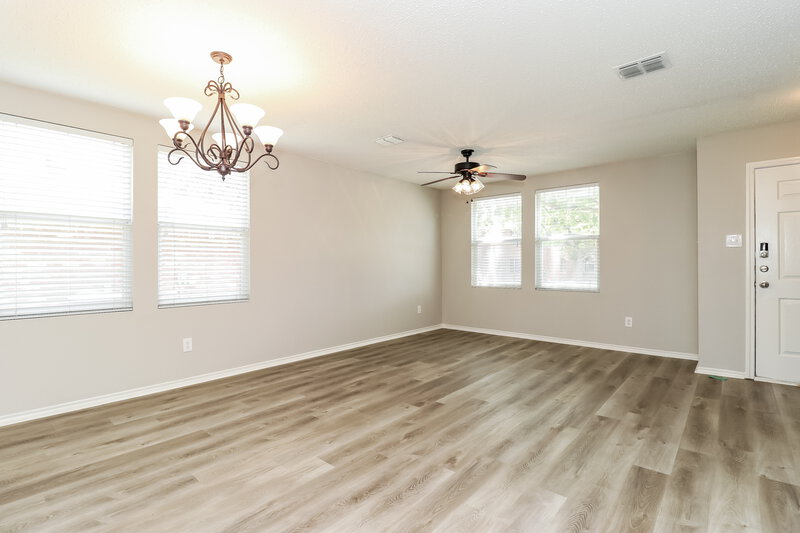 2,485/Mo, 631 Silvertop Rd Arlington, TX 76002 Living Room View