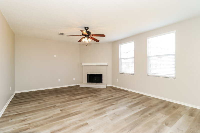 2,485/Mo, 631 Silvertop Rd Arlington, TX 76002 Family Room View