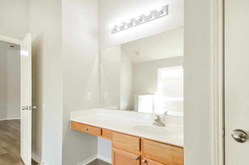 3,310/Mo, 3720 Allison Dr Denton, TX 76207 Main Bathroom View 2