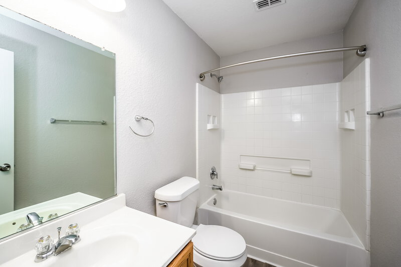 2,060/Mo, 14024 Sand Hills Dr Haslet, TX 76052 Bathroom View