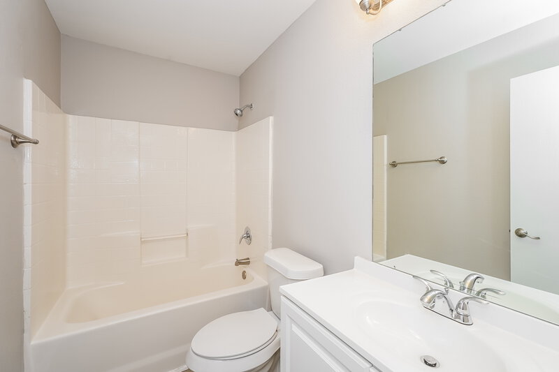 1,985/Mo, 1405 Pochard Dr Sanger, TX 76266 Bathroom View