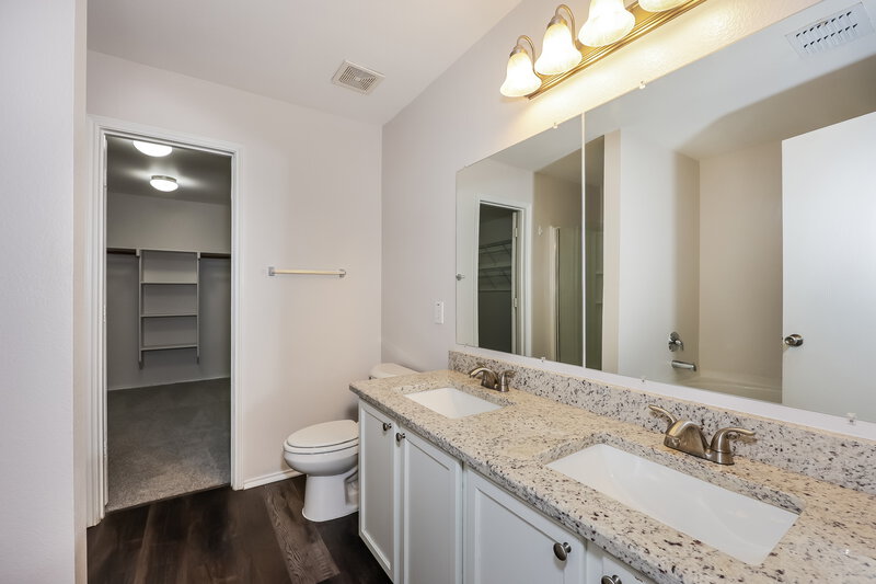 2,395/Mo, 1205 Saltgrass Dr Crowley, TX 76036 Main Bathroom View