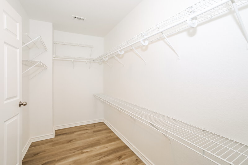 2,230/Mo, 9032 Wild Rose Ln Cross Roads, TX 76227 Walk In Closet View
