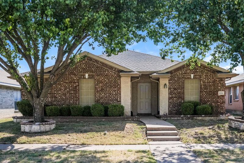 2,250/Mo, 604 Horseshoe Ct Desoto, TX 75115 External View
