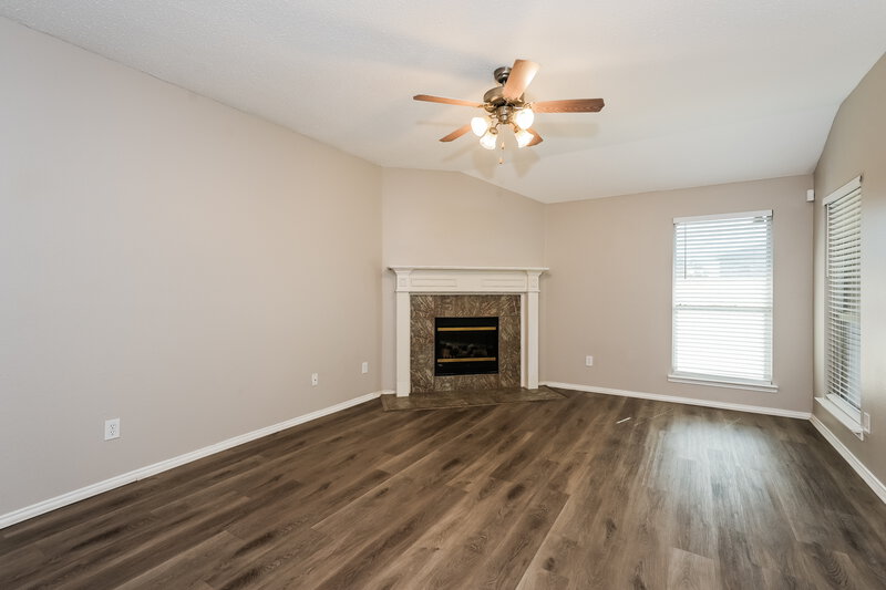 2,250/Mo, 604 Horseshoe Ct Desoto, TX 75115 Living Room View