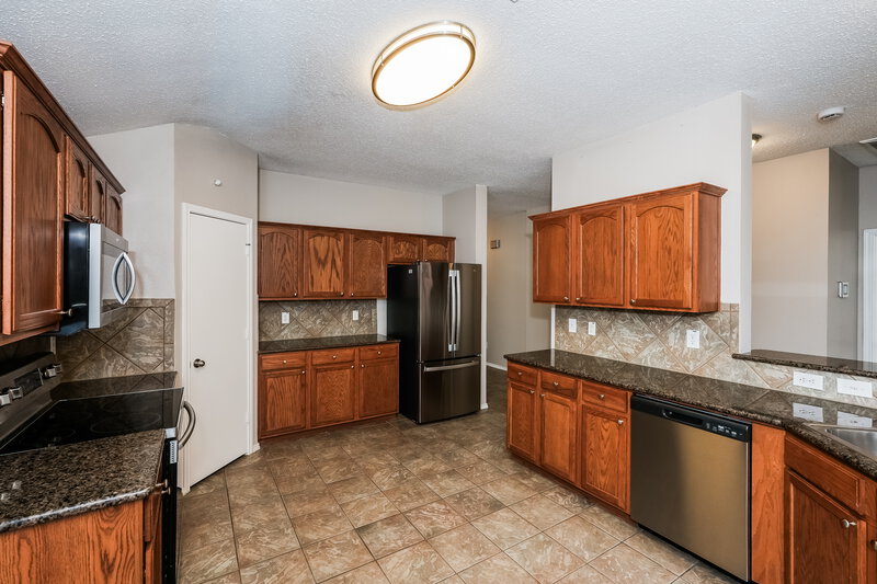 2,250/Mo, 604 Horseshoe Ct Desoto, TX 75115 Kitchen View