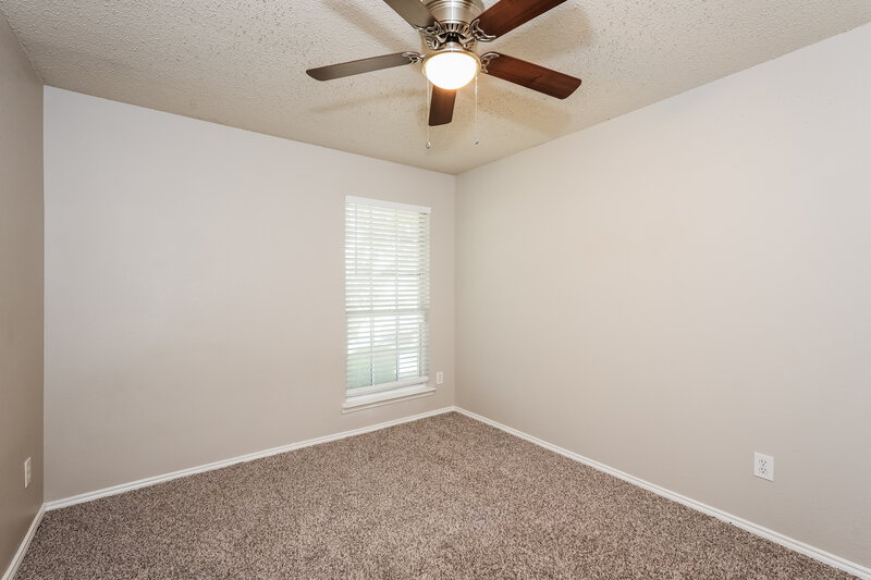 2,250/Mo, 604 Horseshoe Ct Desoto, TX 75115 Bedroom View 2