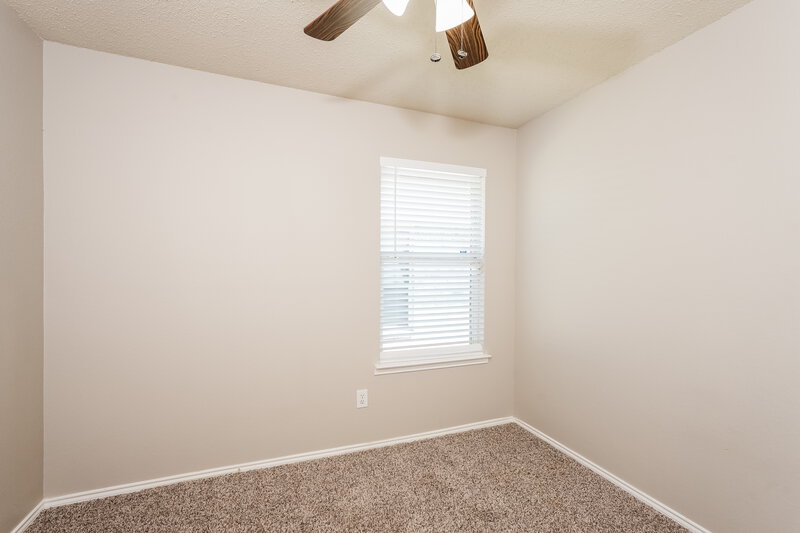 2,250/Mo, 604 Horseshoe Ct Desoto, TX 75115 Bedroom View 3