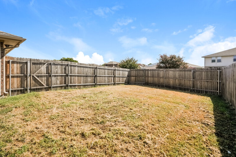 2,250/Mo, 604 Horseshoe Ct Desoto, TX 75115 Rear View