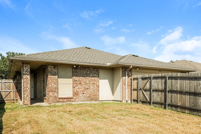 2,250/Mo, 604 Horseshoe Ct Desoto, TX 75115 Rear View 2