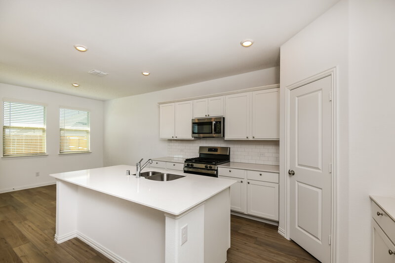 2,385/Mo, 941 Rusty Spur Ln Fort Worth, TX 76052 Kitchen View 2