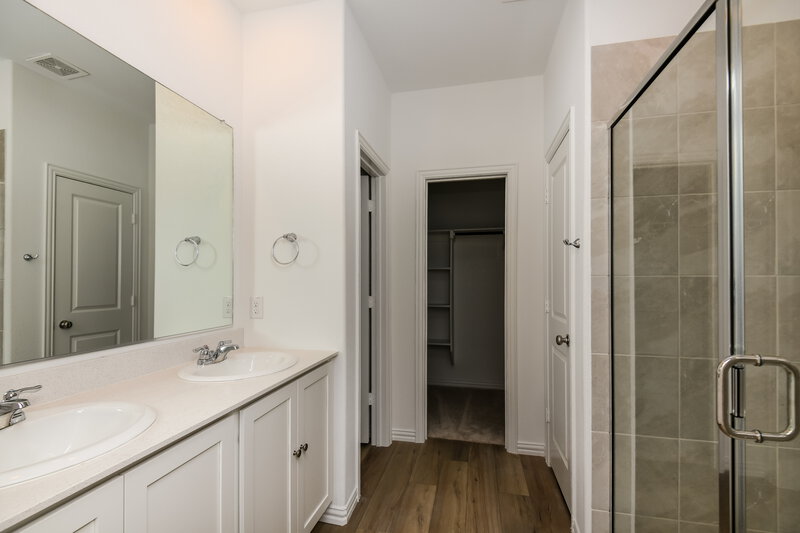 2,385/Mo, 941 Rusty Spur Ln Fort Worth, TX 76052 Main Bathroom View
