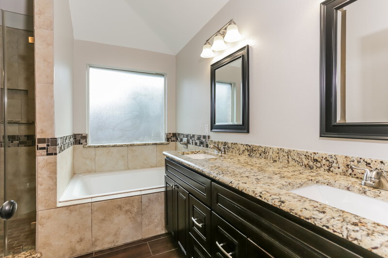 2,705/Mo, 1016 Remington Ranch Rd Mansfield, TX 76063 Main Bathroom View