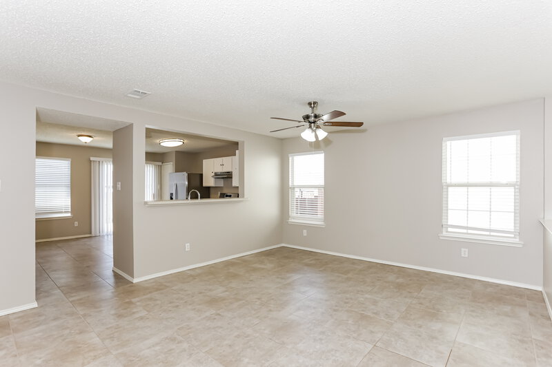 2,240/Mo, 904 Simi Dr Arlington, TX 76001 Living Room View