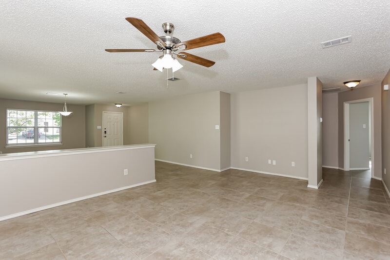 2,240/Mo, 904 Simi Dr Arlington, TX 76001 Living Room View 2