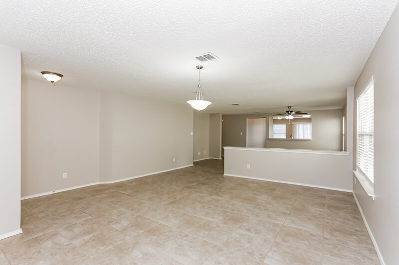 2,240/Mo, 904 Simi Dr Arlington, TX 76001 Dining Room View 2