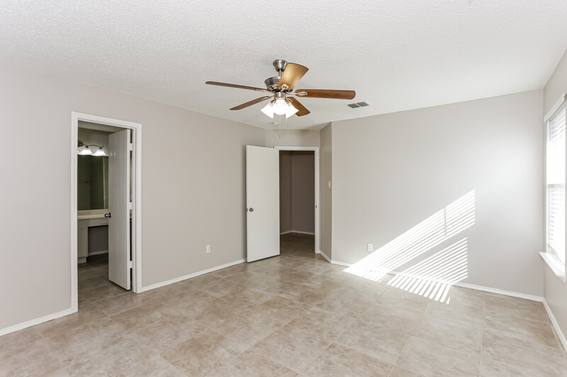 2,240/Mo, 904 Simi Dr Arlington, TX 76001 Main Bedroom View 2