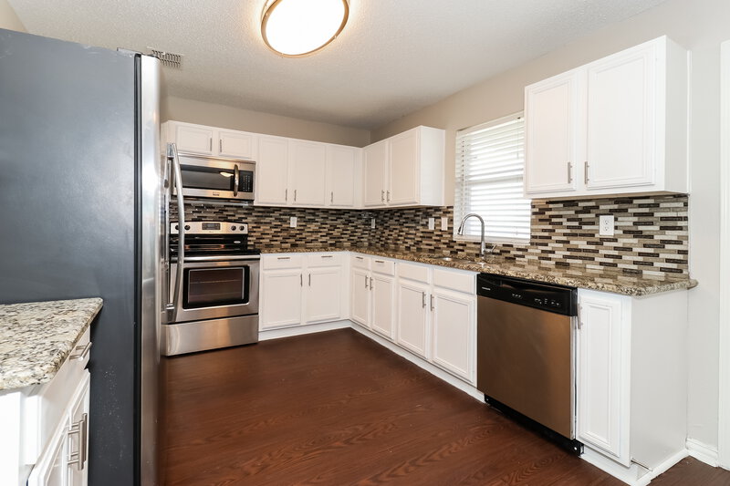 2,730/Mo, 6151 Delollis Dr Grand Prairie, TX 75052 Kitchen View 2