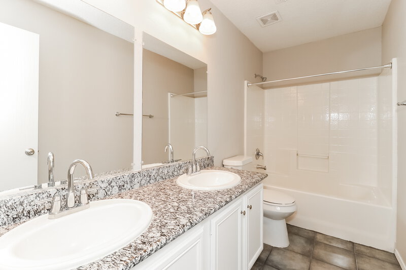 2,730/Mo, 6151 Delollis Dr Grand Prairie, TX 75052 Bathroom View