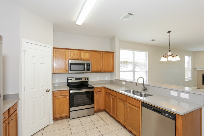2,235/Mo, 7633 Hollow Forest Dr Fort Worth, TX 76123 Kitchen View