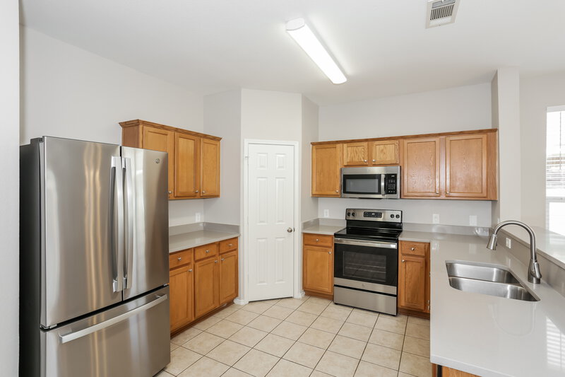 2,235/Mo, 7633 Hollow Forest Dr Fort Worth, TX 76123 Kitchen View 2