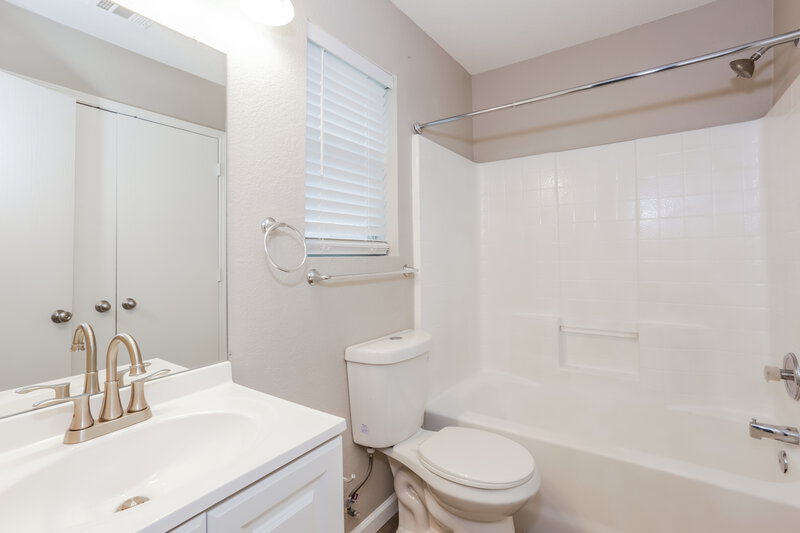 1,690/Mo, 3148 Heritage Ln Forest Hill, TX 76140 Main Bathroom View
