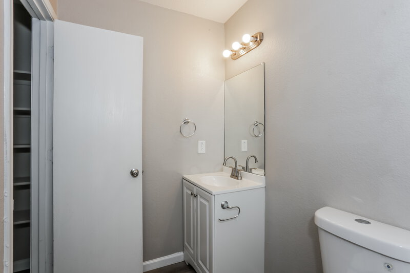 1,690/Mo, 3148 Heritage Ln Forest Hill, TX 76140 Bathroom View