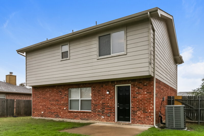 1,690/Mo, 3148 Heritage Ln Forest Hill, TX 76140 Rear View 2