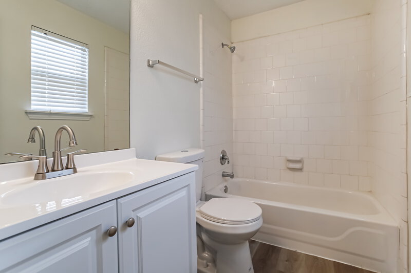 2,010/Mo, 1125 Springcreek Dr Denton, TX 76210 Main Bathroom View