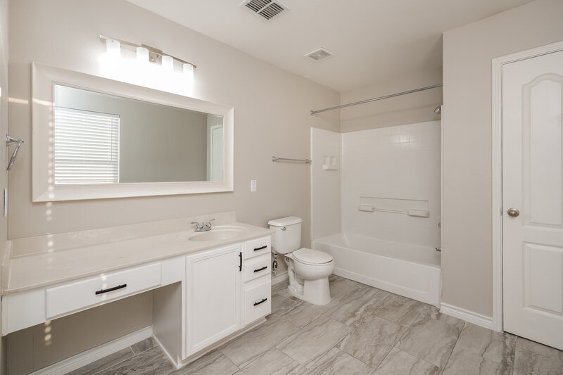 2,670/Mo, 1331 Flagstone Cedar Hill, TX 75104 Main Bathroom View