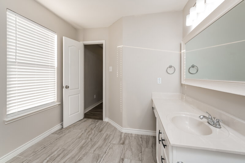 2,670/Mo, 1331 Flagstone Cedar Hill, TX 75104 Main Bathroom View 2