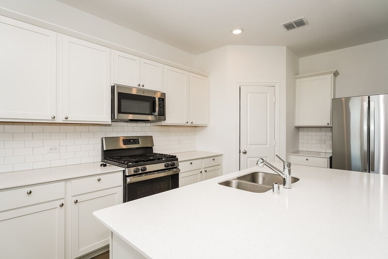 2,275/Mo, 920 Rusty Spur Ln Haslet, TX 76052 Kitchen View 2