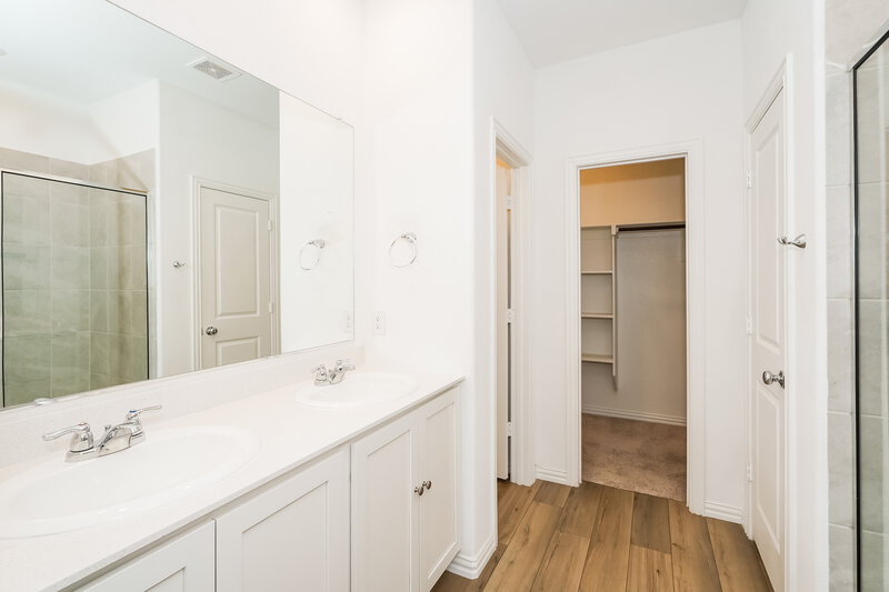2,275/Mo, 920 Rusty Spur Ln Haslet, TX 76052 Main Bathroom View