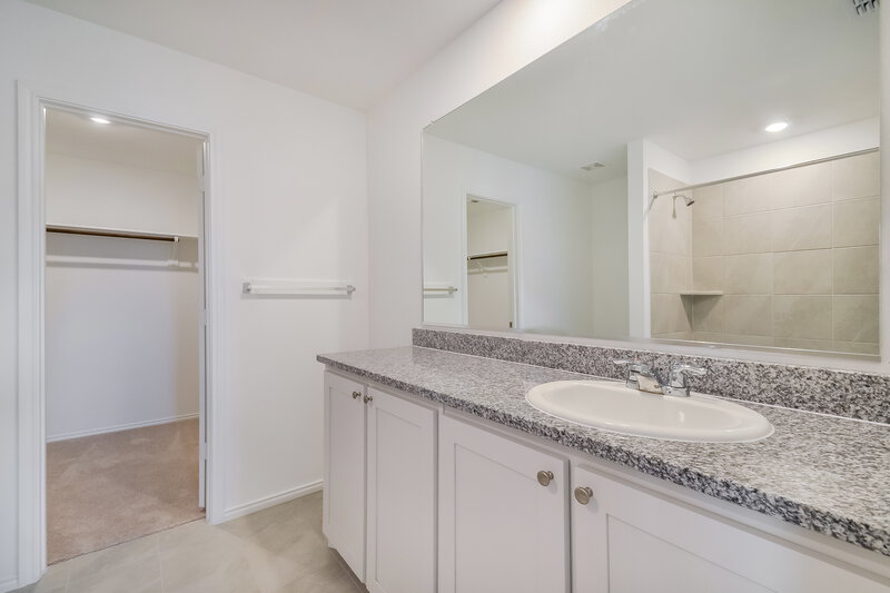 2,070/Mo, 411 Deerbrook Street Princeton, TX 75407 Bathroom View