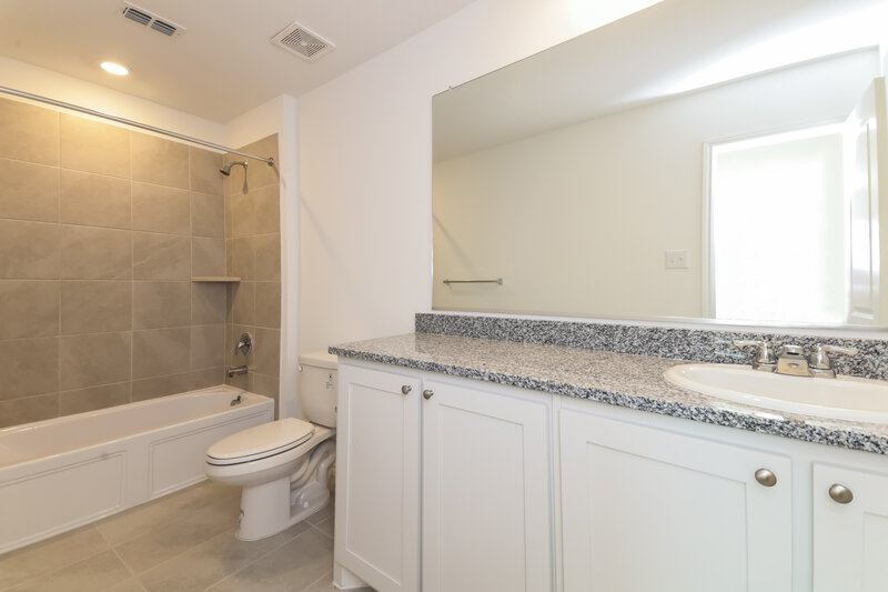 1,950/Mo, 311 Deerbrook Street Princeton, TX 75407 Main Bathroom View
