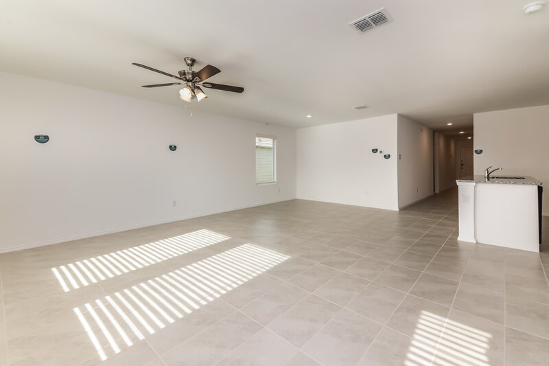2,130/Mo, 315 Deerbrook Street Princeton, TX 75407 Living Room View