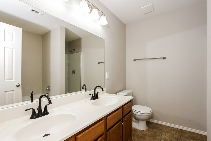 2,065/Mo, 900 Windflower Dr Fate, TX 75087 Main Bathroom View