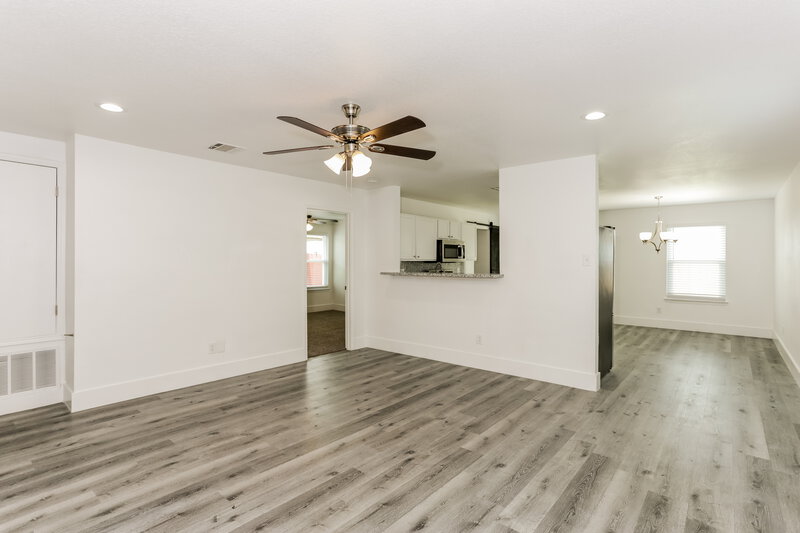 1,775/Mo, 1725 Vineridge Ln Burleson, TX 76028 Living Room View 2