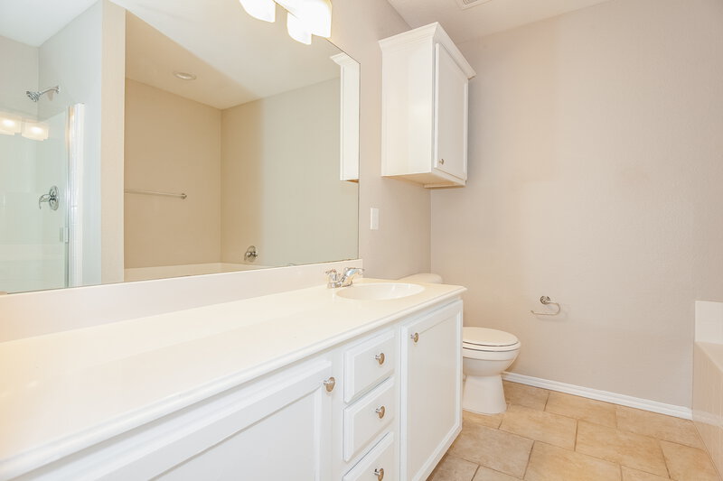 1,895/Mo, 105 Cherokee Dr Forney, TX 75126 Main Bathroom View