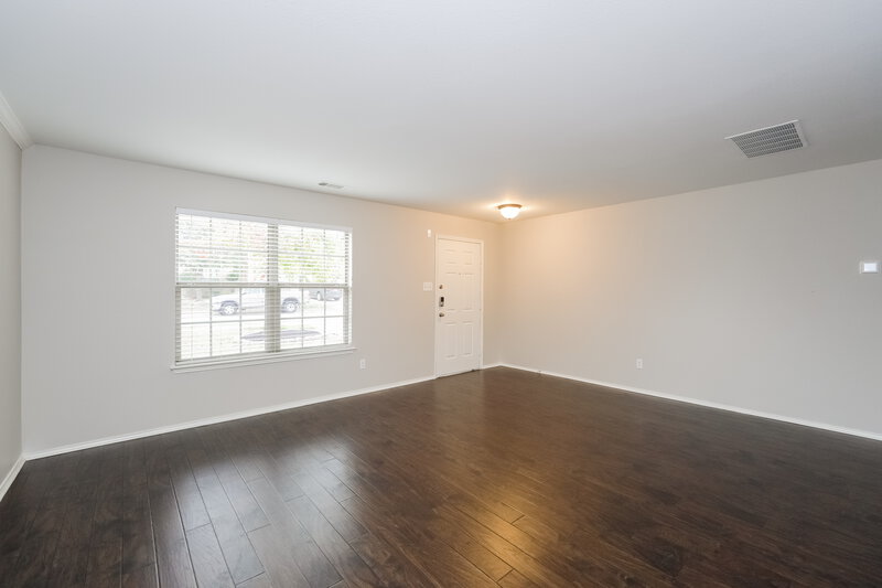 2,725/Mo, 1105 Hickory Bend Ln Fort Worth, TX 76108 Living Room View 2