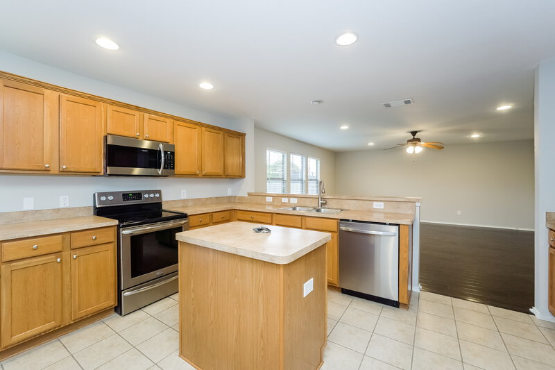 2,725/Mo, 1105 Hickory Bend Ln Fort Worth, TX 76108 Kitchen View 2