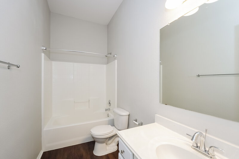 2,725/Mo, 1105 Hickory Bend Ln Fort Worth, TX 76108 Bathroom View