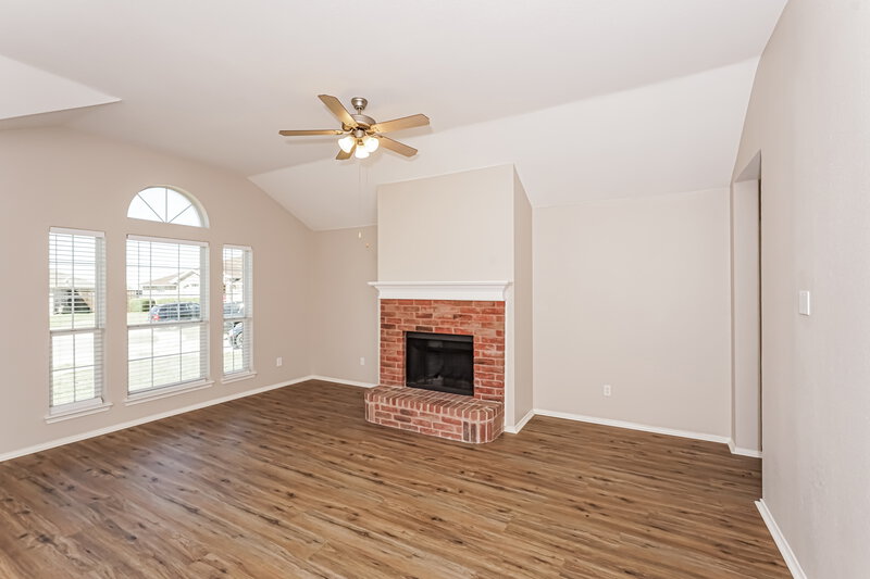 2,275/Mo, 1402 Lamesa Cir Midlothian, TX 76065 Living Room View