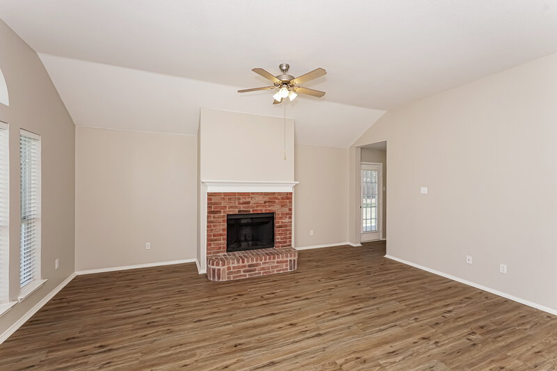 2,275/Mo, 1402 Lamesa Cir Midlothian, TX 76065 Living Room View 2