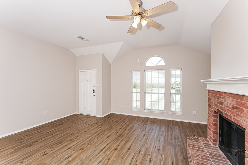 2,275/Mo, 1402 Lamesa Cir Midlothian, TX 76065 Living Room View 3