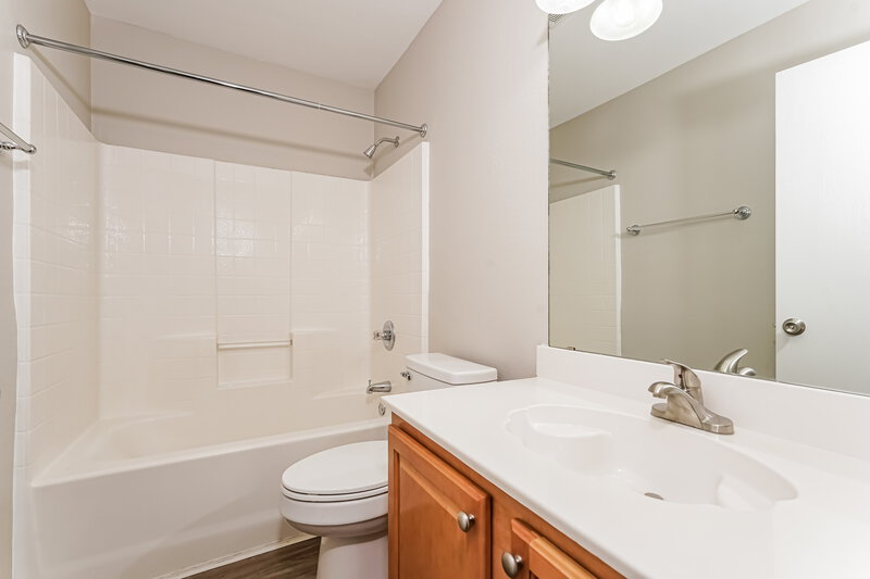 2,275/Mo, 1402 Lamesa Cir Midlothian, TX 76065 Bathroom View