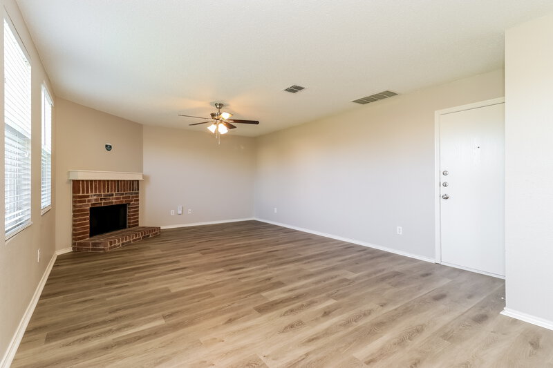 2,420/Mo, 3956 Irish Setter Dr Fort Worth, TX 76123 Family Room View