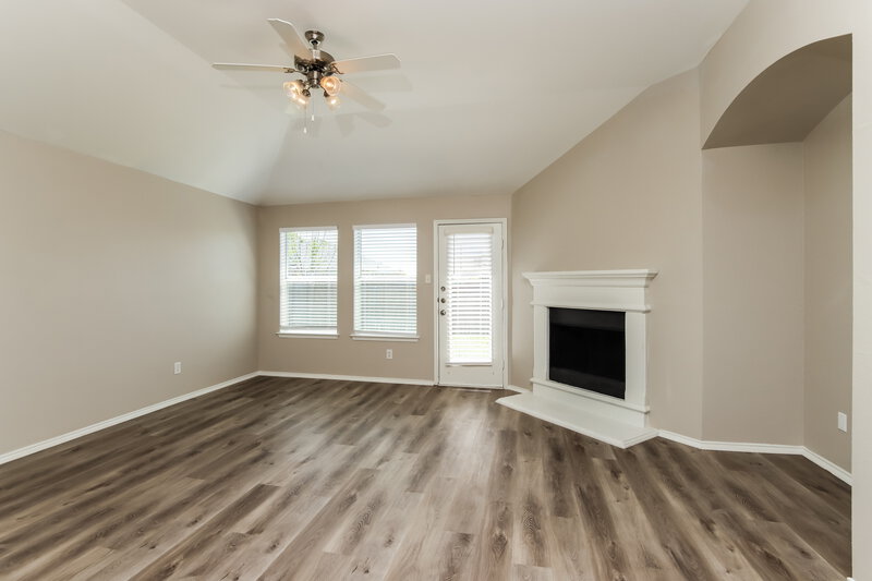 2,390/Mo, 1846 Shanna Dr Lancaster, TX 75134 Living Room View