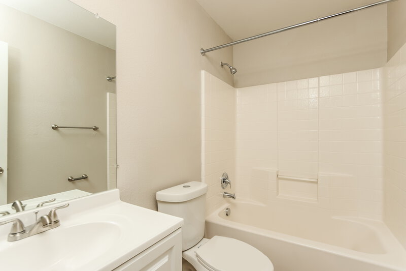 2,390/Mo, 1846 Shanna Dr Lancaster, TX 75134 Bathroom View